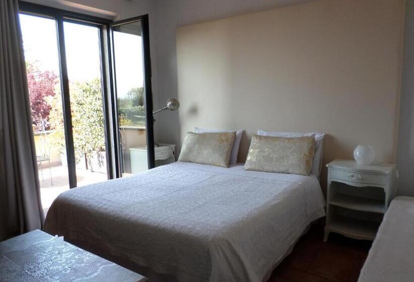 Standard Triple Room with Terrace, Bed And Breakfast Ellera Viterbo