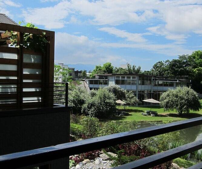اتاق استاندارد چهار تخته, Green Willow House