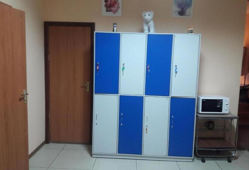 تختخواب در اتاق مشترک, Hostel Teremok