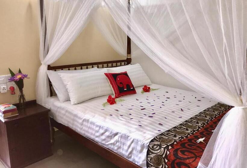 اتاق لوکس با چشم‌انداز باغ, Walauwa The Villa Ahungalla