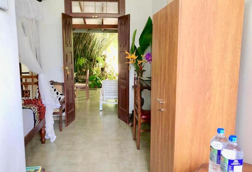 اتاق لوکس با چشم‌انداز باغ, Walauwa The Villa Ahungalla