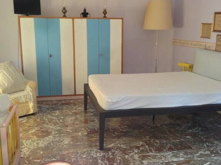 اتاق خانوادگی, B&b Falcone