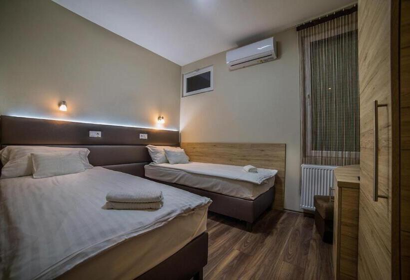 اتاق استاندارد, Sztár Motel étterem