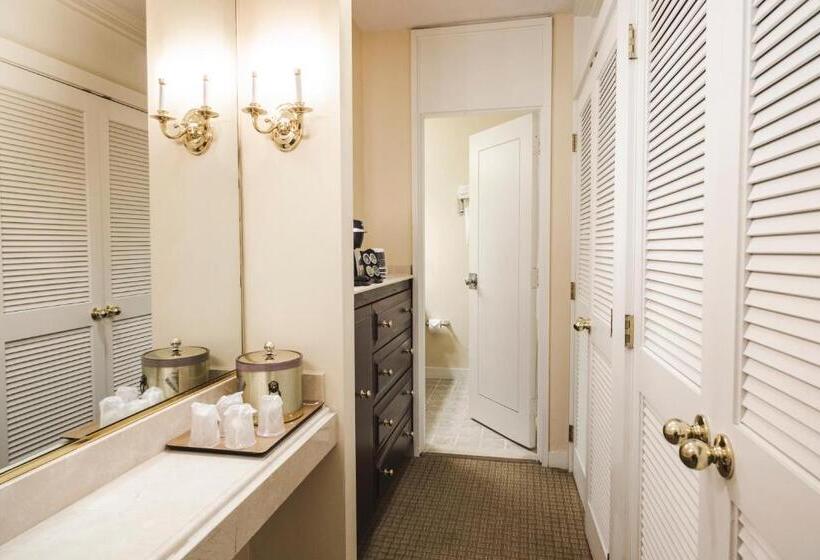 اتاق استاندارد با بالکن, Griffin Hotel, An Official Colonial Williamsburg