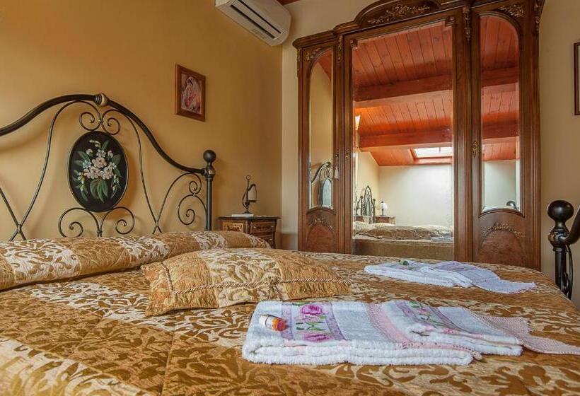 اتاق استاندارد سه نفره, B&b La Ginestra