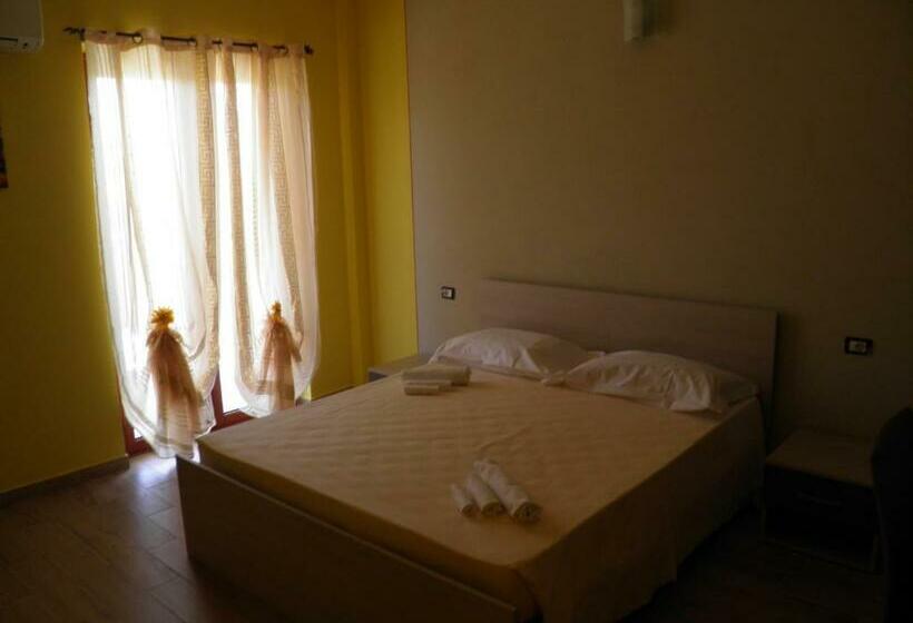 اتاق لوکس با چشم‌انداز دریا, B&b Mare & Luna