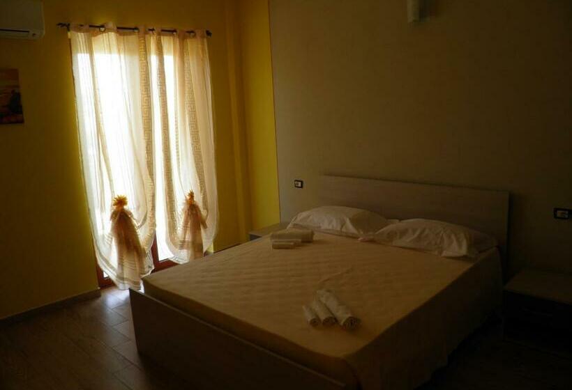 اتاق لوکس با چشم‌انداز دریا, B&b Mare & Luna