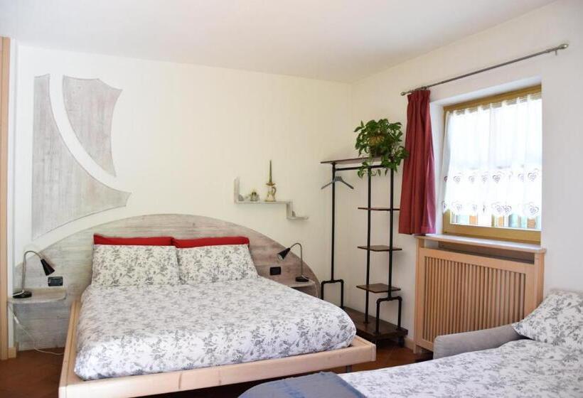اتاق استاندارد چهارنفره با چشم‌انداز باغ, B&b Primavera