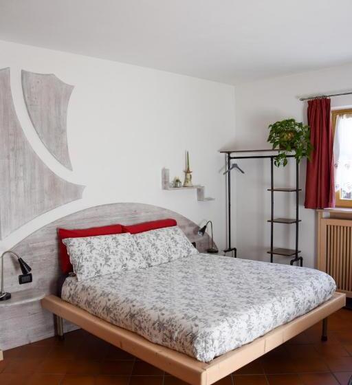 اتاق استاندارد چهارنفره با چشم‌انداز باغ, B&b Primavera