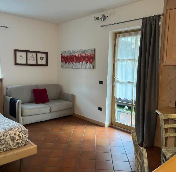 اتاق استاندارد چهارنفره با چشم‌انداز باغ, B&b Primavera