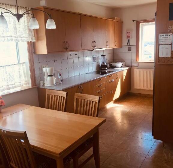 اتاق استاندارد با سرویس بهداشتی مشترک, Guesthouse árný