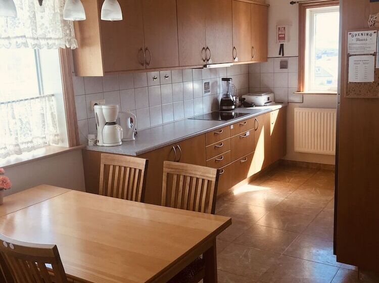 اتاق استاندارد با سرویس بهداشتی مشترک, Guesthouse árný