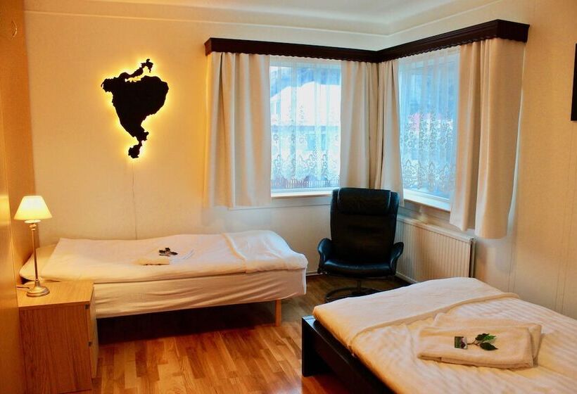 اتاق استاندارد سه تخته با سرویس بهداشتی مشترک, Guesthouse árný