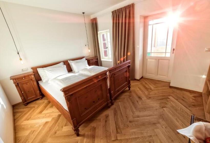 اتاق لوکس با بالکن, Niedermairhof
