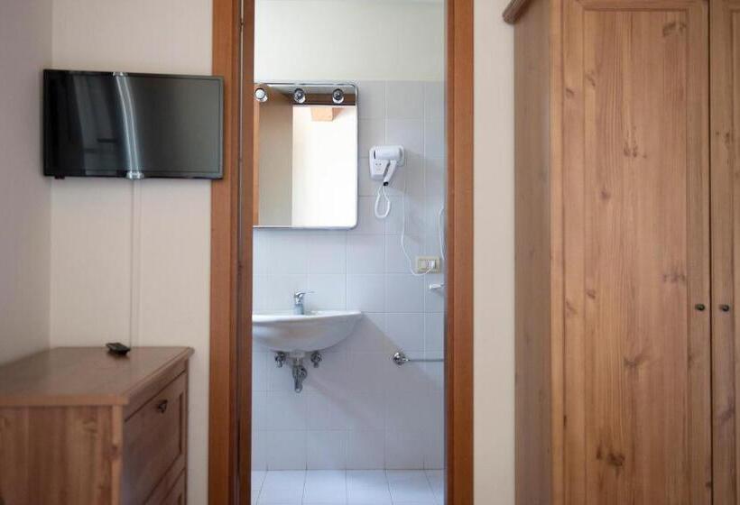 اتاق استاندارد سه نفره, Tenuta Villa Colle Sereno