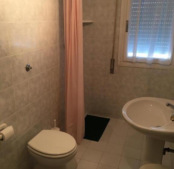 标准三人间共用浴室, Casa Diomira