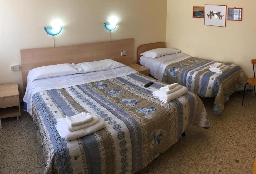标准三人间共用浴室, Casa Diomira