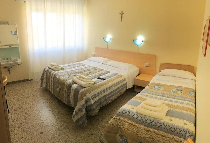 标准三人间共用浴室, Casa Diomira
