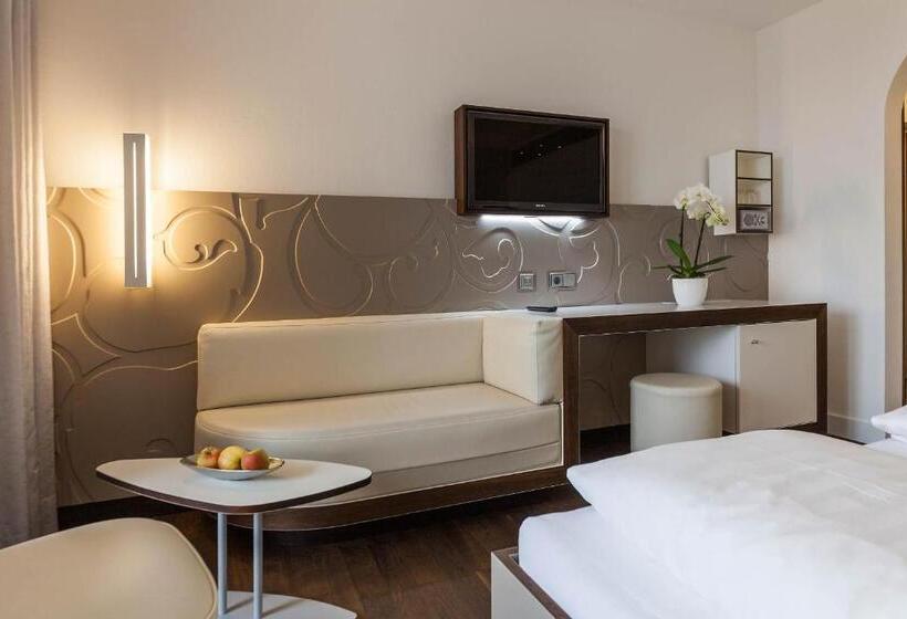 اتاق استاندارد با بالکن, Restaurant Hansjakob