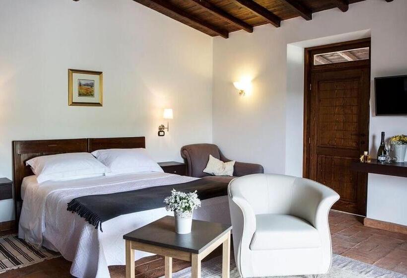 اتاق لوکس با تخت بزرگ, Casale San Pietro
