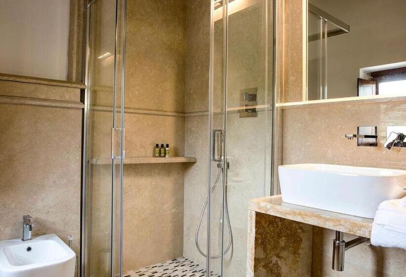 اتاق لوکس با تخت بزرگ, Casale San Pietro