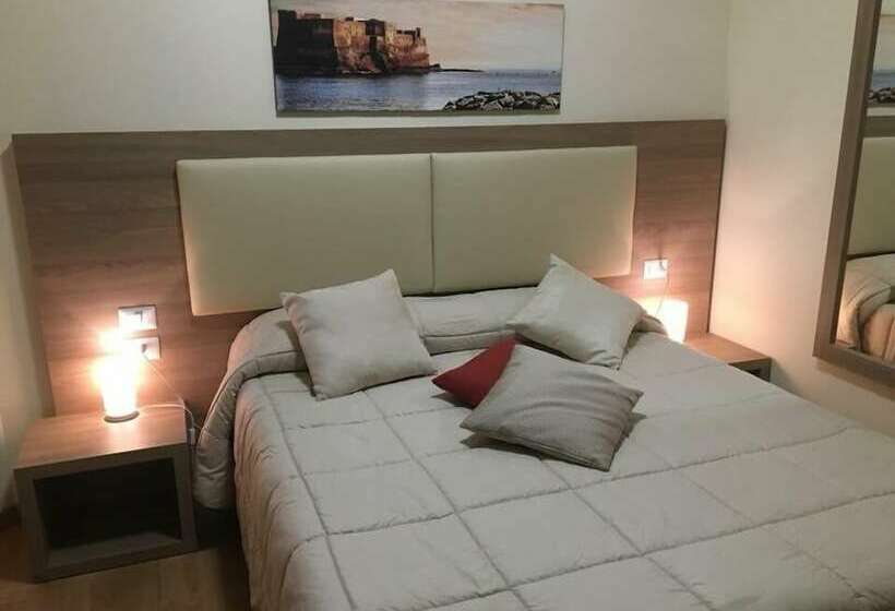 اتاق راحتی سه تخته, La Piazza