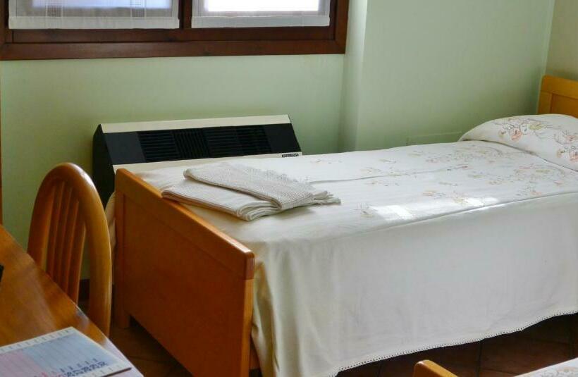 اتاق استاندارد یک نفره, Albergo Escondido