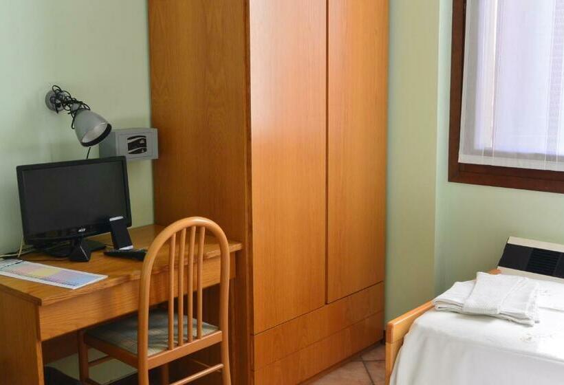 اتاق استاندارد یک نفره, Albergo Escondido