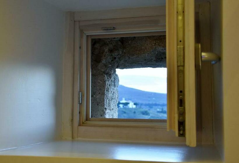 سوییت جونیور, La Casa Nel Borgo Antico