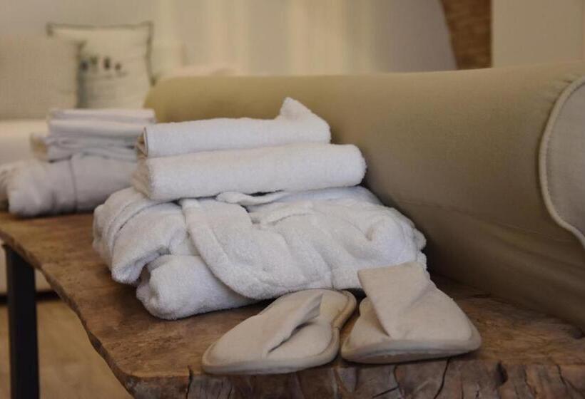 سوییت جونیور, La Casa Nel Borgo Antico