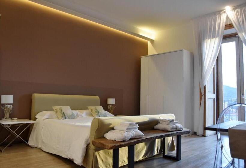 سوییت جونیور, La Casa Nel Borgo Antico