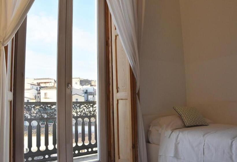 اتاق استاندارد یک نفره, La Casa Nel Borgo Antico