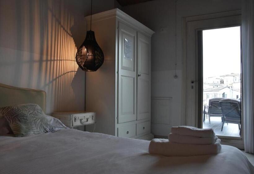 اتاق لوکس با تراس, La Casa Nel Borgo Antico