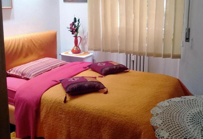 اتاق استاندارد یک نفره, B&b Everest