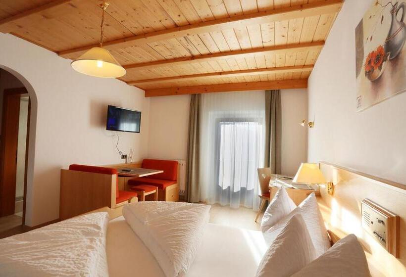 اتاق استاندارد با چشم‌انداز کوهستان, Alpenhotel Ratsberg 1650m