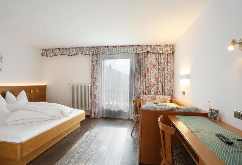 اتاق استاندارد با چشم‌انداز کوهستان, Alpenhotel Ratsberg 1650m