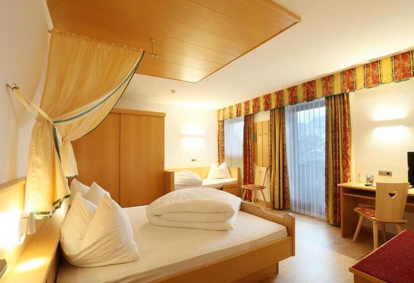 اتاق خانوادگی با چشم‌انداز کوه, Alpenhotel Ratsberg 1650m