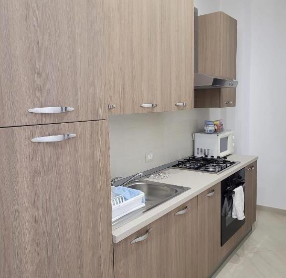 استودیو خانوادگی, Kristal