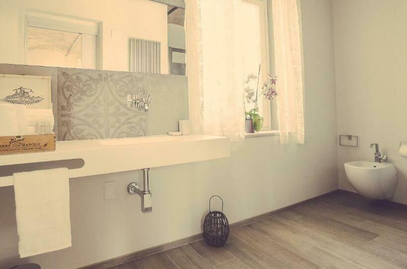 اتاق استاندارد با چشم‌انداز باغ, Langhe Country House