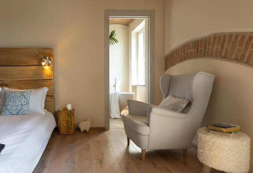 سوئیت جونیور با چشم‌انداز باغ, Langhe Country House
