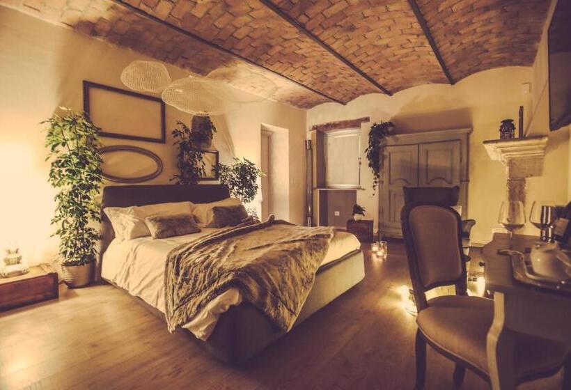 اتاق لوکس, Langhe Country House