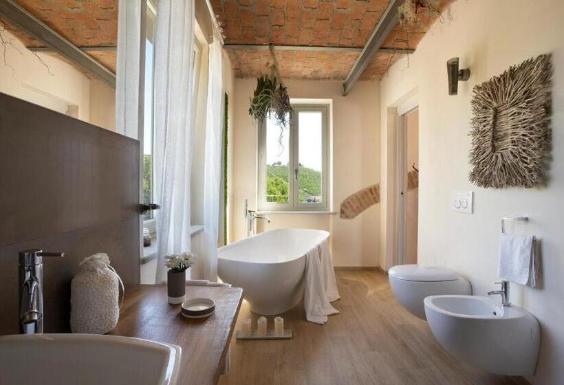سوئیت جونیور با چشم‌انداز باغ, Langhe Country House