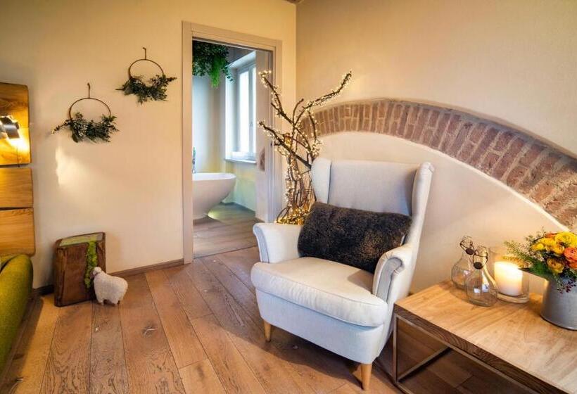 سوئیت جونیور با چشم‌انداز باغ, Langhe Country House