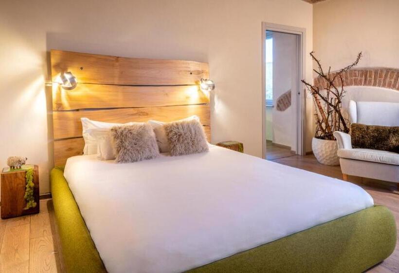 سوئیت جونیور با چشم‌انداز باغ, Langhe Country House