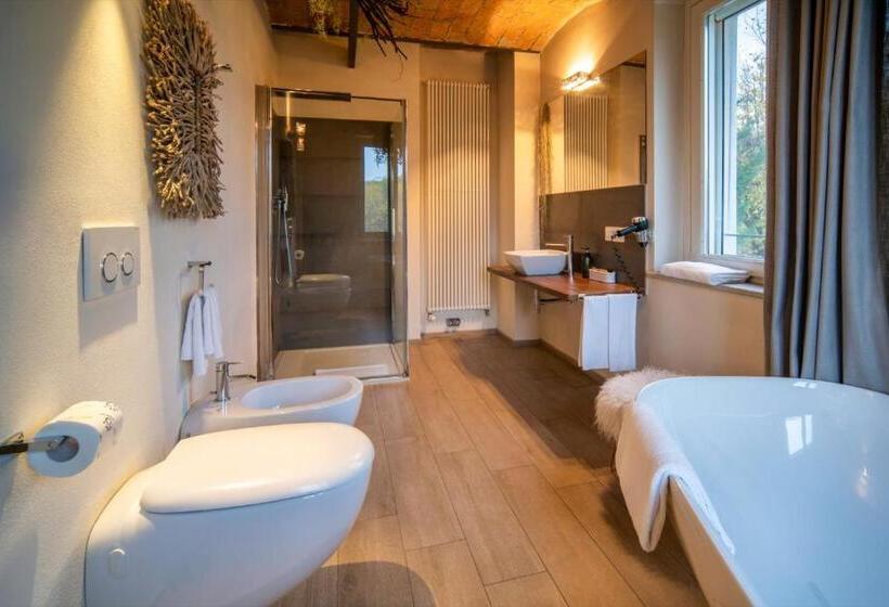 سوئیت جونیور با چشم‌انداز باغ, Langhe Country House