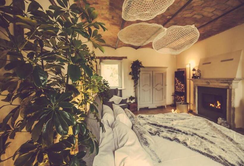 اتاق لوکس, Langhe Country House