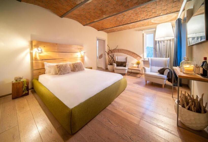 سوئیت جونیور با چشم‌انداز باغ, Langhe Country House