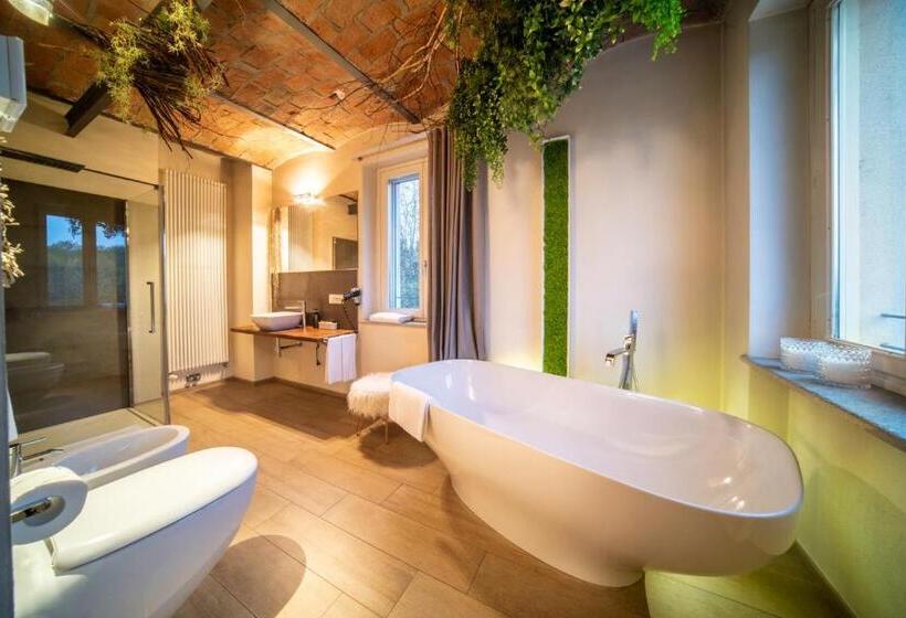 سوئیت جونیور با چشم‌انداز باغ, Langhe Country House