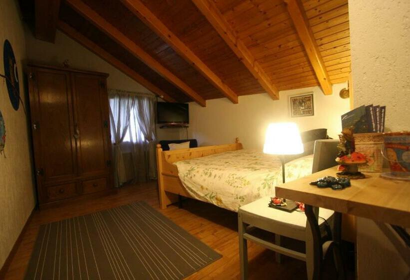 اتاق لوکس با چشم‌انداز, Relais Des Elfes
