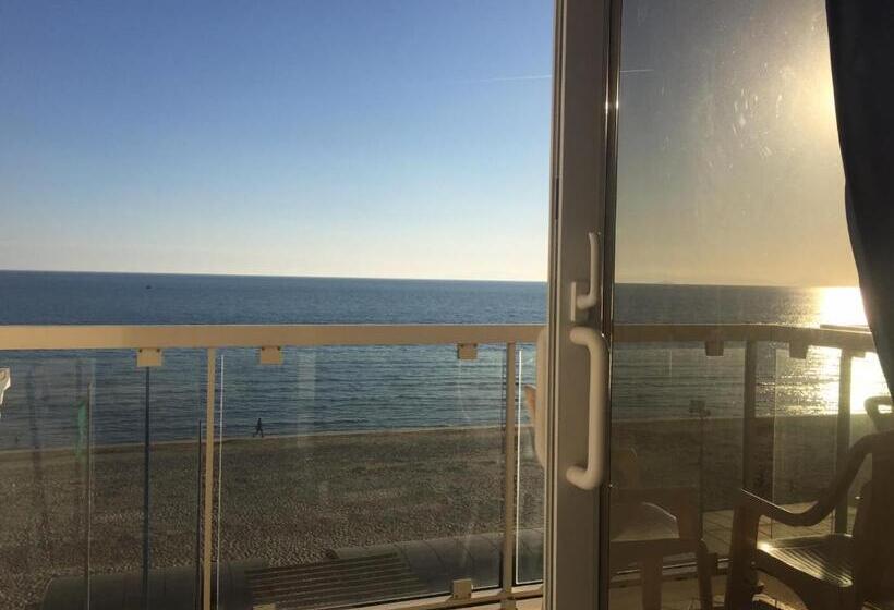 اتاق استاندارد چهارنفره با بالکن, Lido